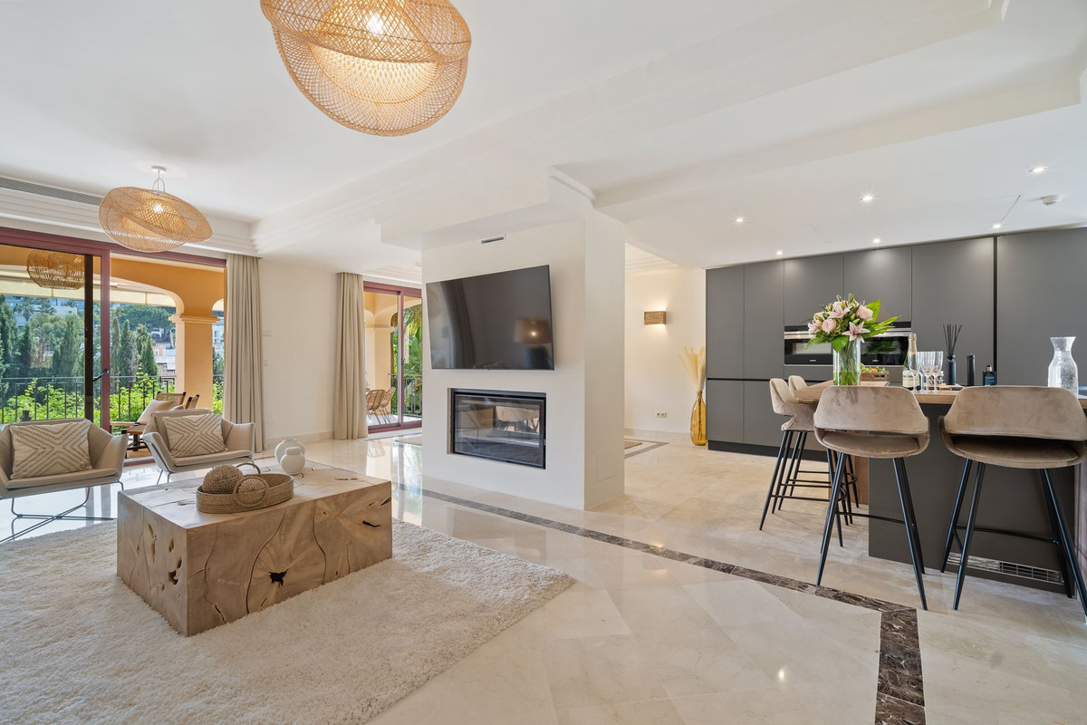 5 Bedroom Villa for Sale in Puerto Banús — 3