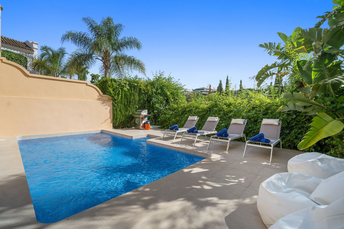 5 Bedroom Villa for Sale in Puerto Banús — view 10