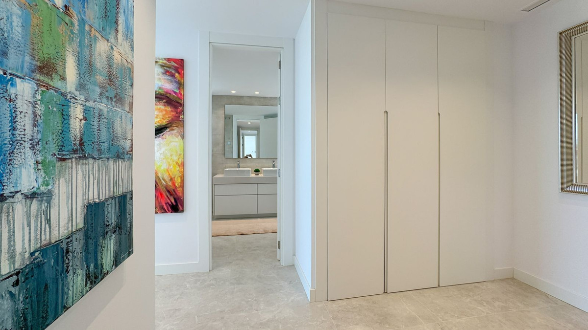 3 Bedroom Apartment for Sale in Marbella — view 15
