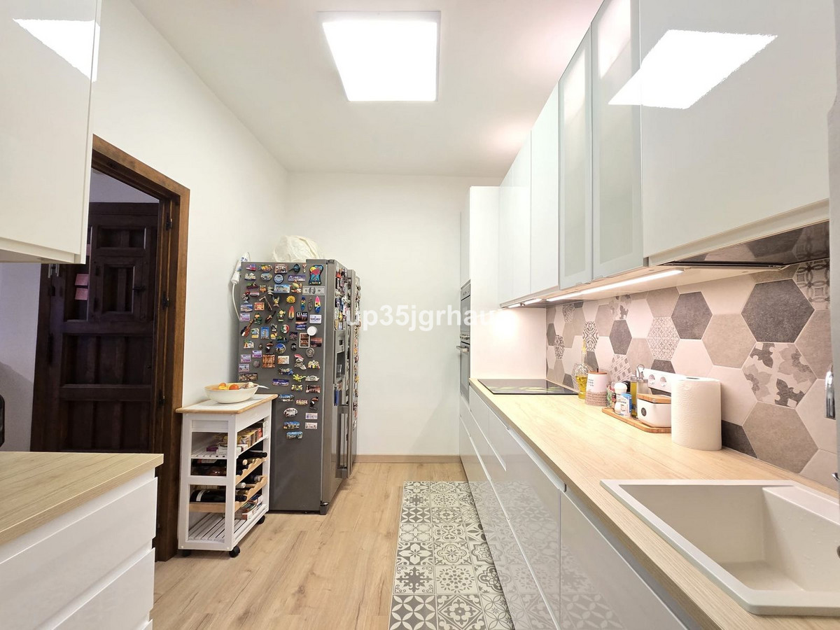 4 Bedroom Villa for Sale in Estepona — 3