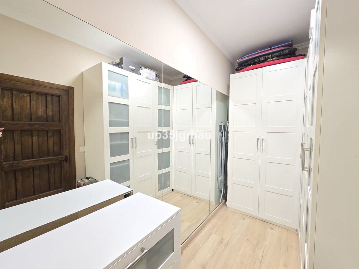 4 Bedroom Villa for Sale in Estepona — 7