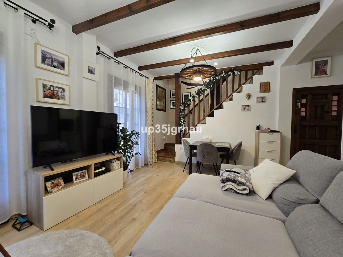 4 Bedroom Villa for Sale in Estepona — 8
