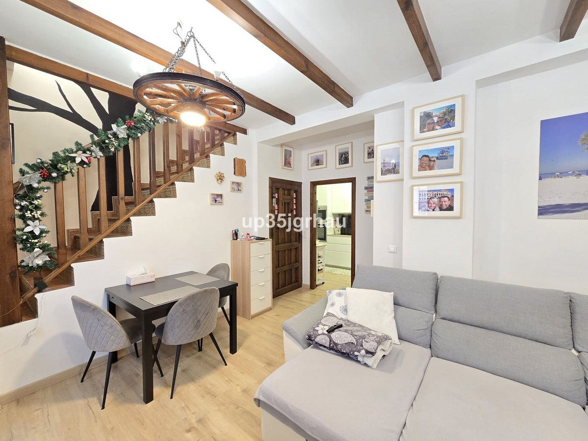 4 Bedroom Villa for Sale in Estepona — view 10