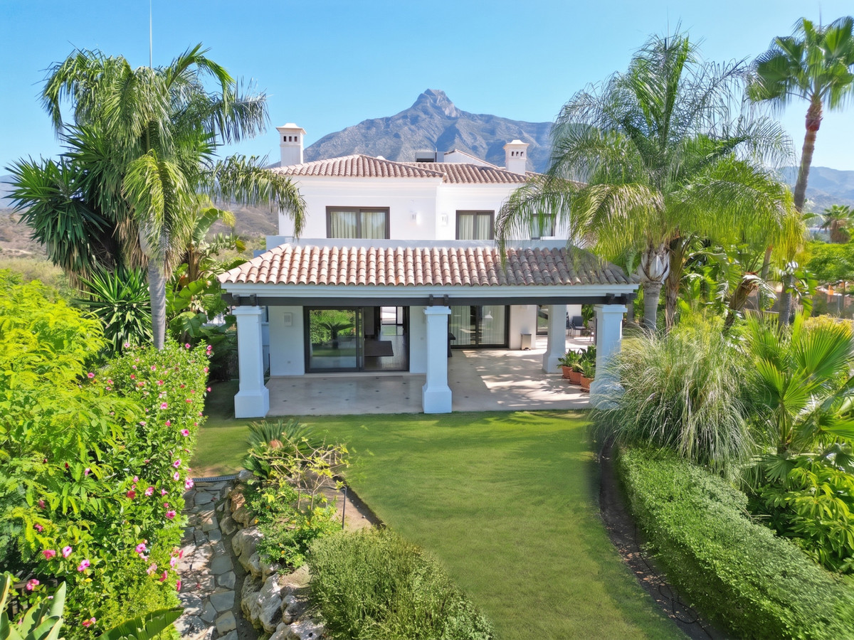 4 Bedroom Villa for Sale in The Golden Mile