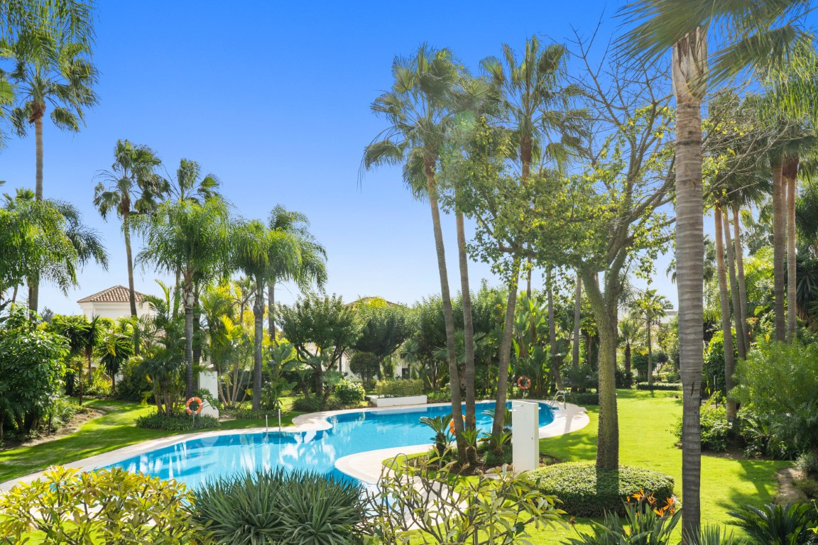 4 Bedroom Villa for Sale in The Golden Mile — view 12