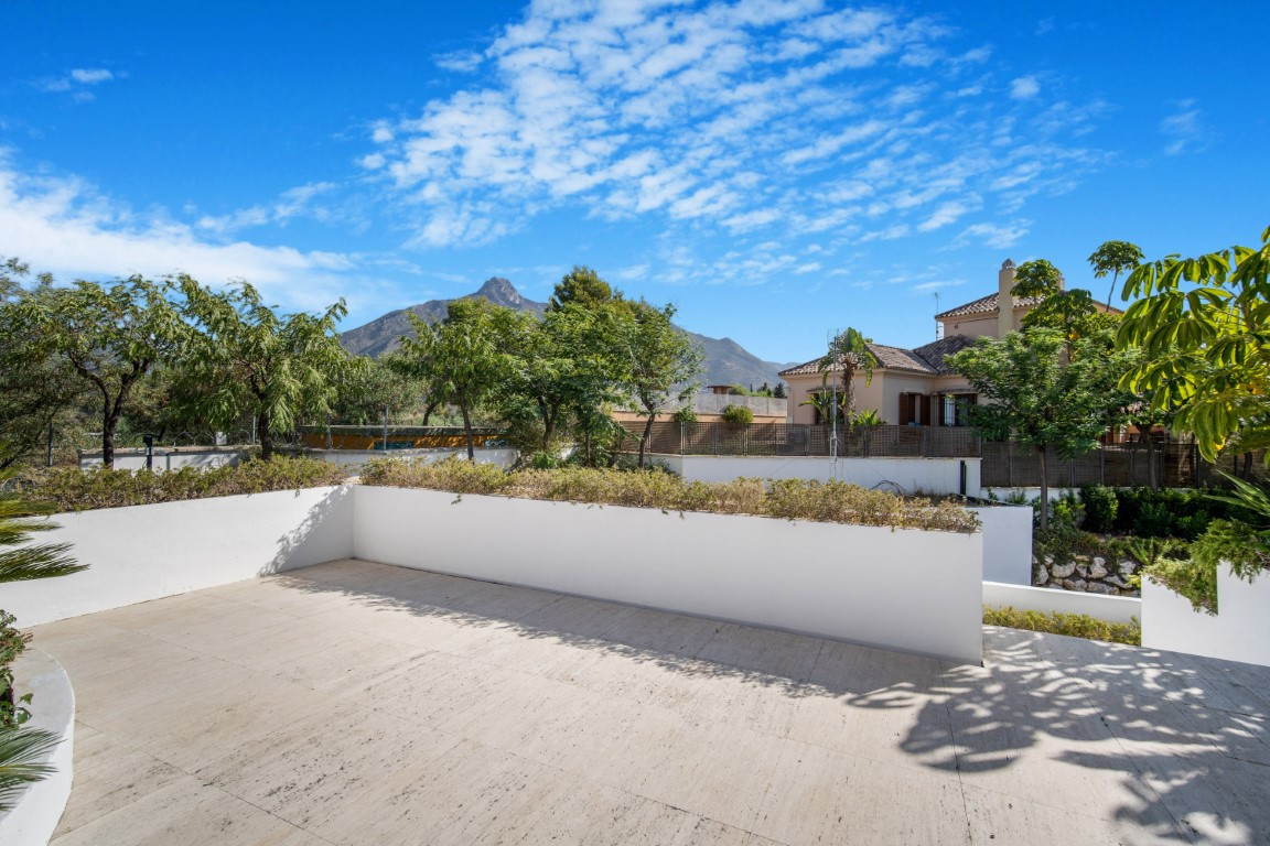 4 Bedroom Villa for Sale in The Golden Mile — view 14
