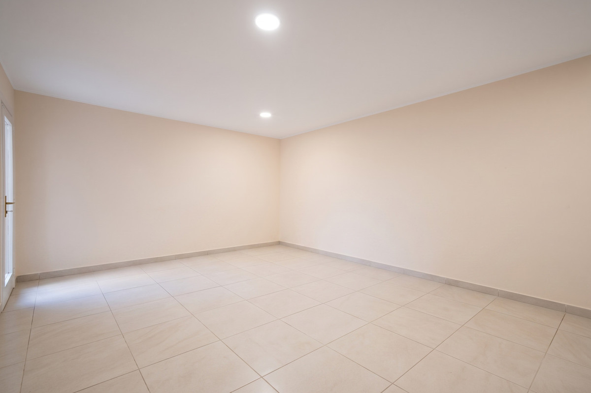 4 Bedroom Villa for Sale in The Golden Mile — view 18
