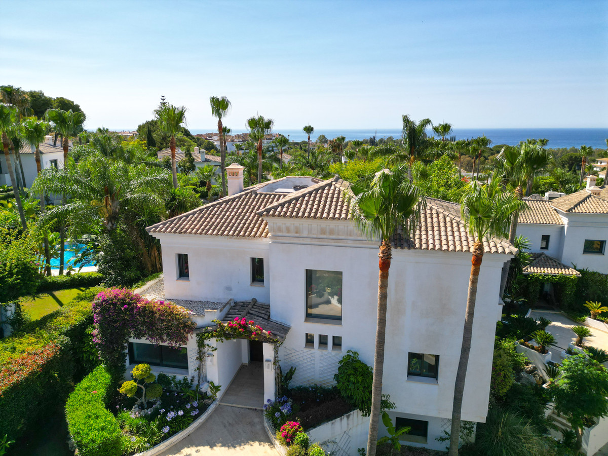 4 Bedroom Villa for Sale in The Golden Mile — 3