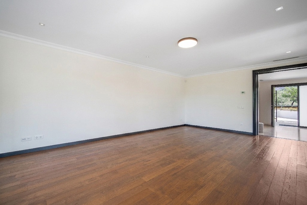 4 Bedroom Villa for Sale in The Golden Mile — 5