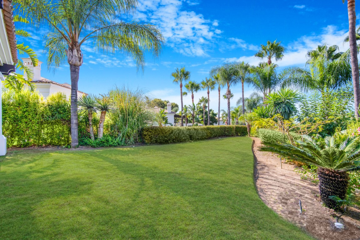 4 Bedroom Villa for Sale in The Golden Mile — 6