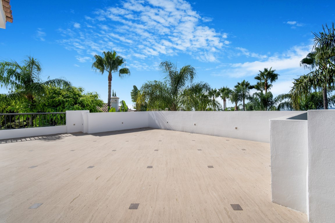 4 Bedroom Villa for Sale in The Golden Mile — 9