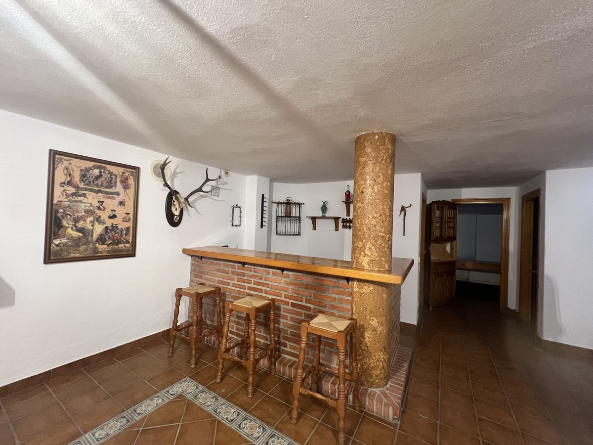 5 Bedroom Villa for Sale in San Pedro de Alcántara — view 11