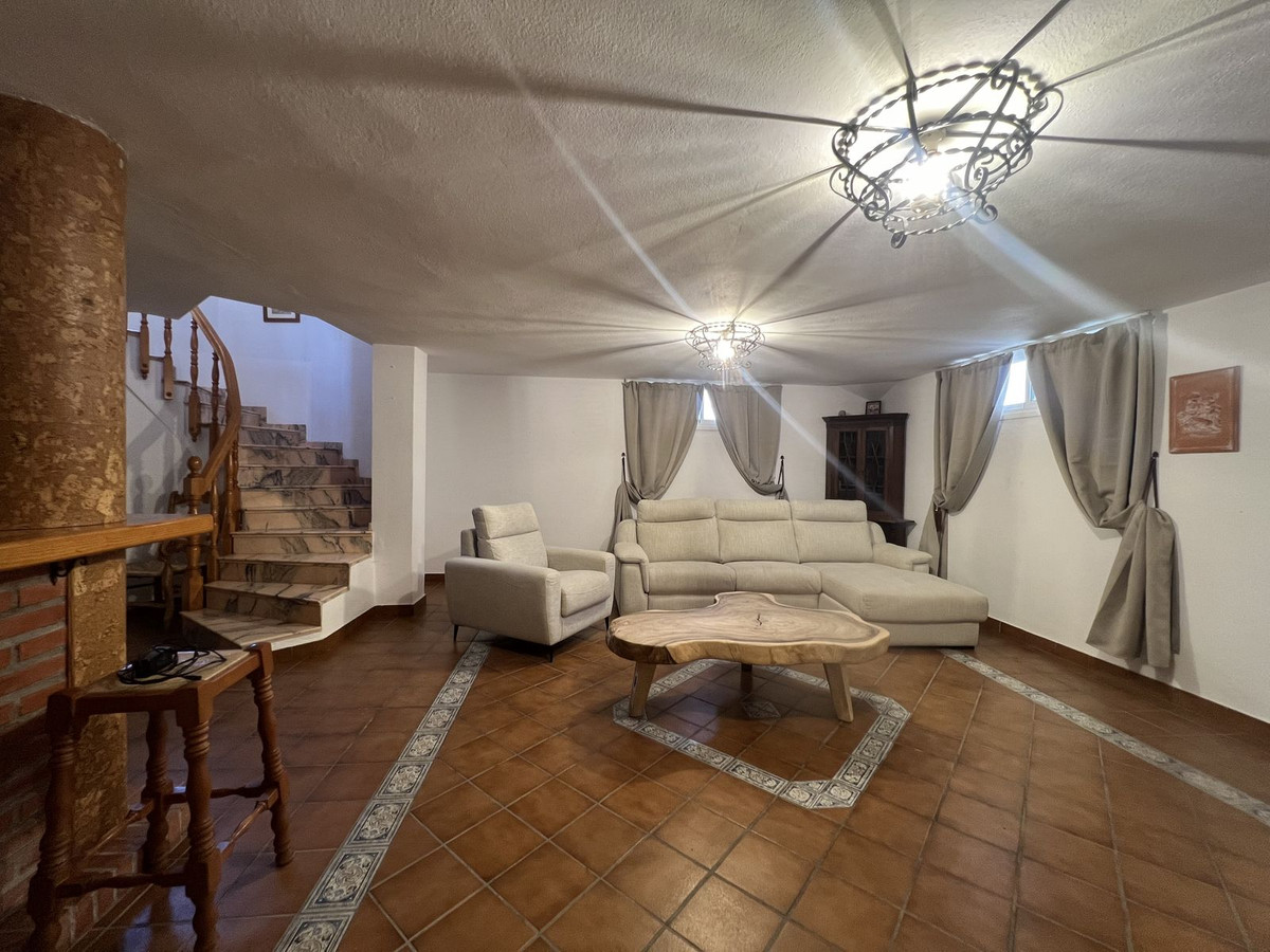 5 Bedroom Villa for Sale in San Pedro de Alcántara — view 12