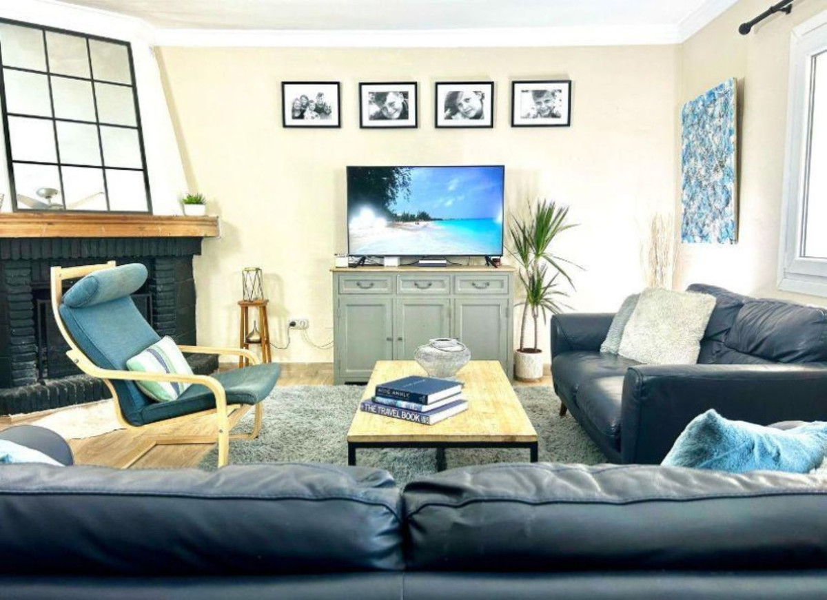 4 Bedroom Villa for Sale in Benahavís — 3