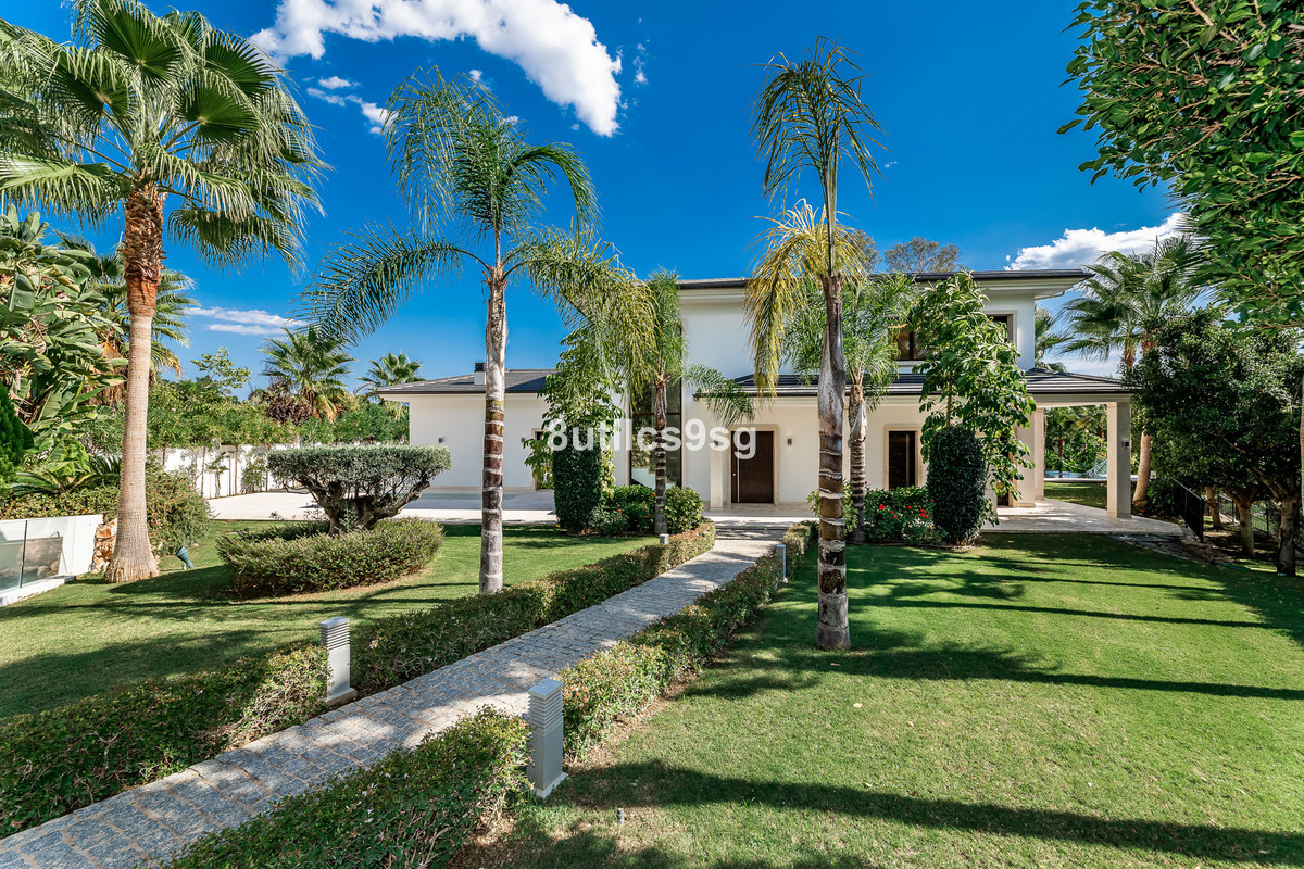 5 Bedroom Villa for Sale in Nueva Andalucía