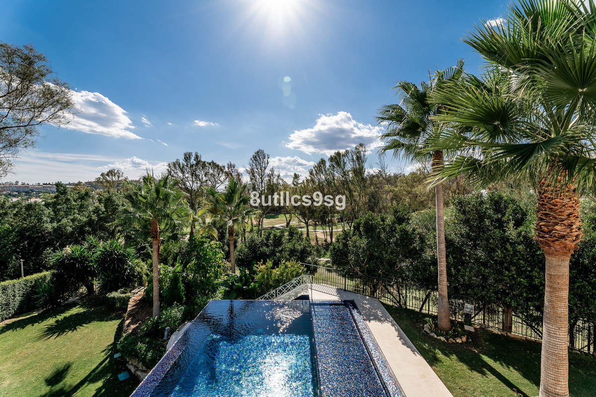 5 Bedroom Villa for Sale in Nueva Andalucía — 2