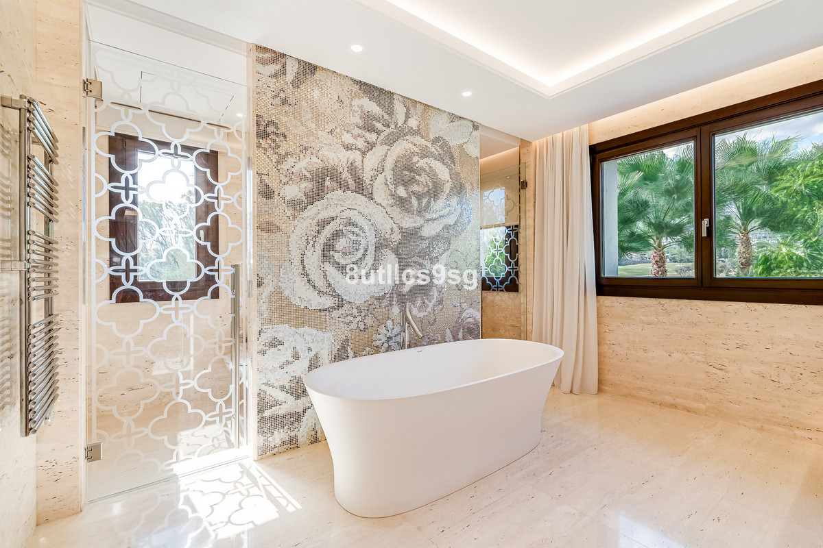 5 Bedroom Villa for Sale in Nueva Andalucía — 7