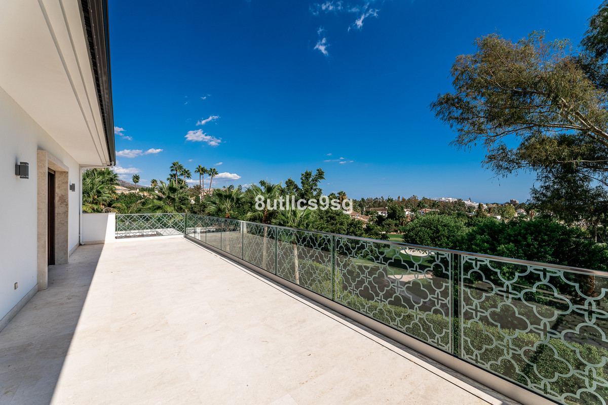 5 Bedroom Villa for Sale in Nueva Andalucía — 9