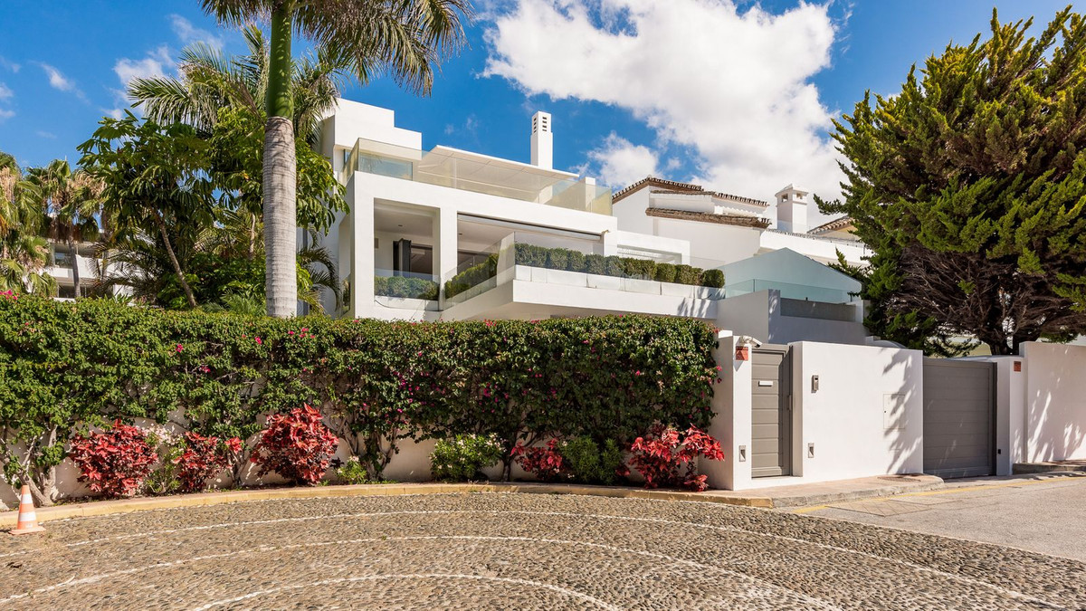 4 Bedroom Villa for Sale in The Golden Mile