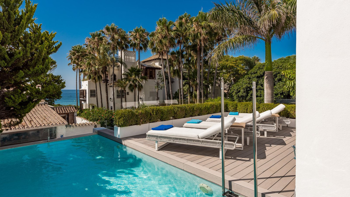 4 Bedroom Villa for Sale in The Golden Mile — 2
