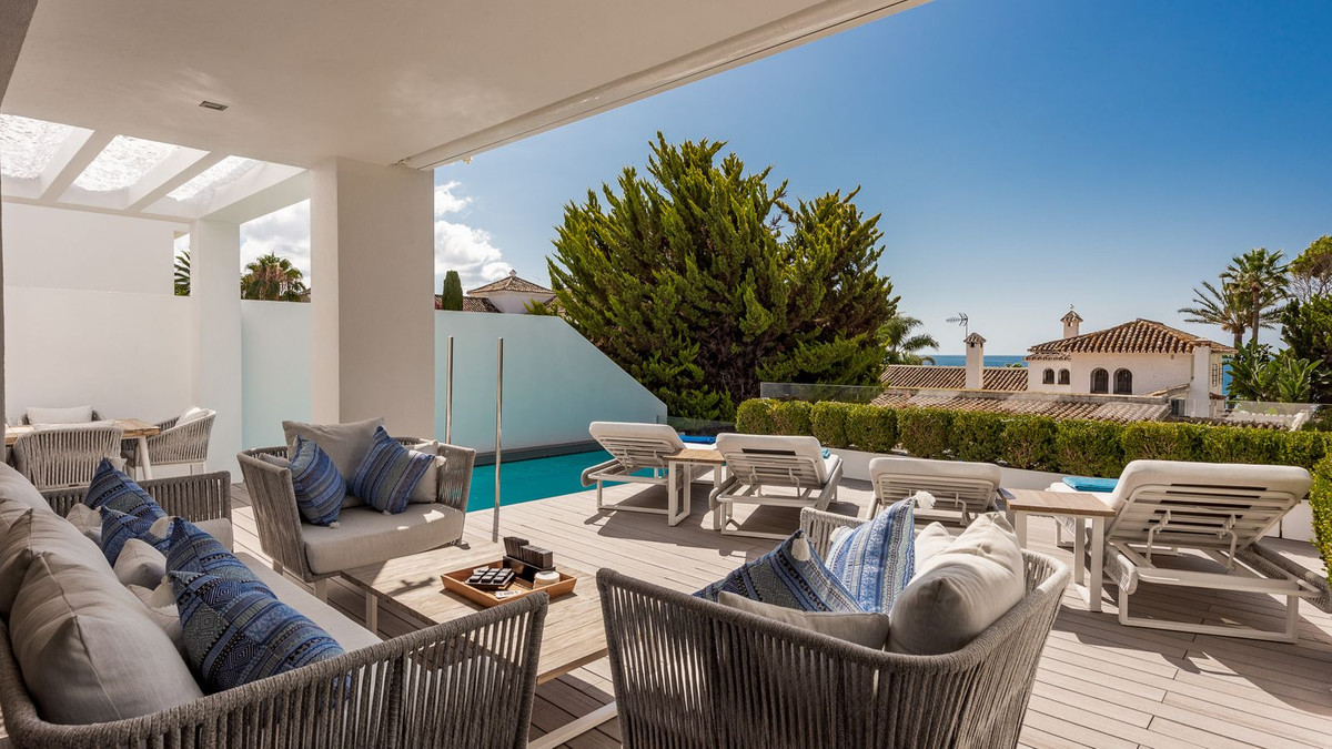 4 Bedroom Villa for Sale in The Golden Mile — 3
