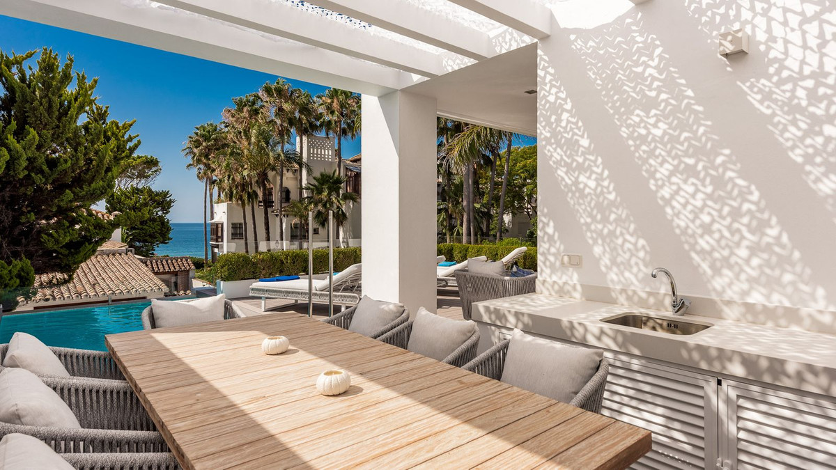 4 Bedroom Villa for Sale in The Golden Mile — 6