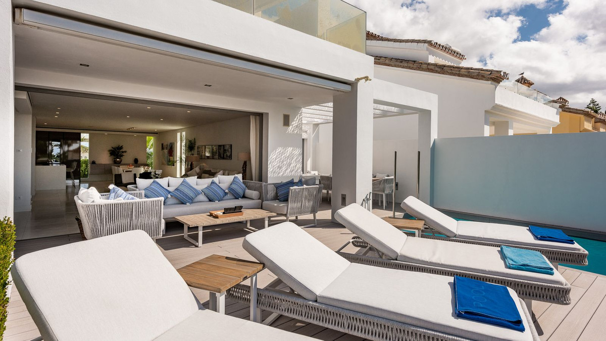 4 Bedroom Villa for Sale in The Golden Mile — 7