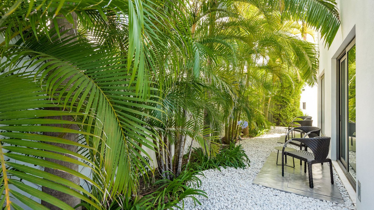 4 Bedroom Villa for Sale in The Golden Mile — view 10