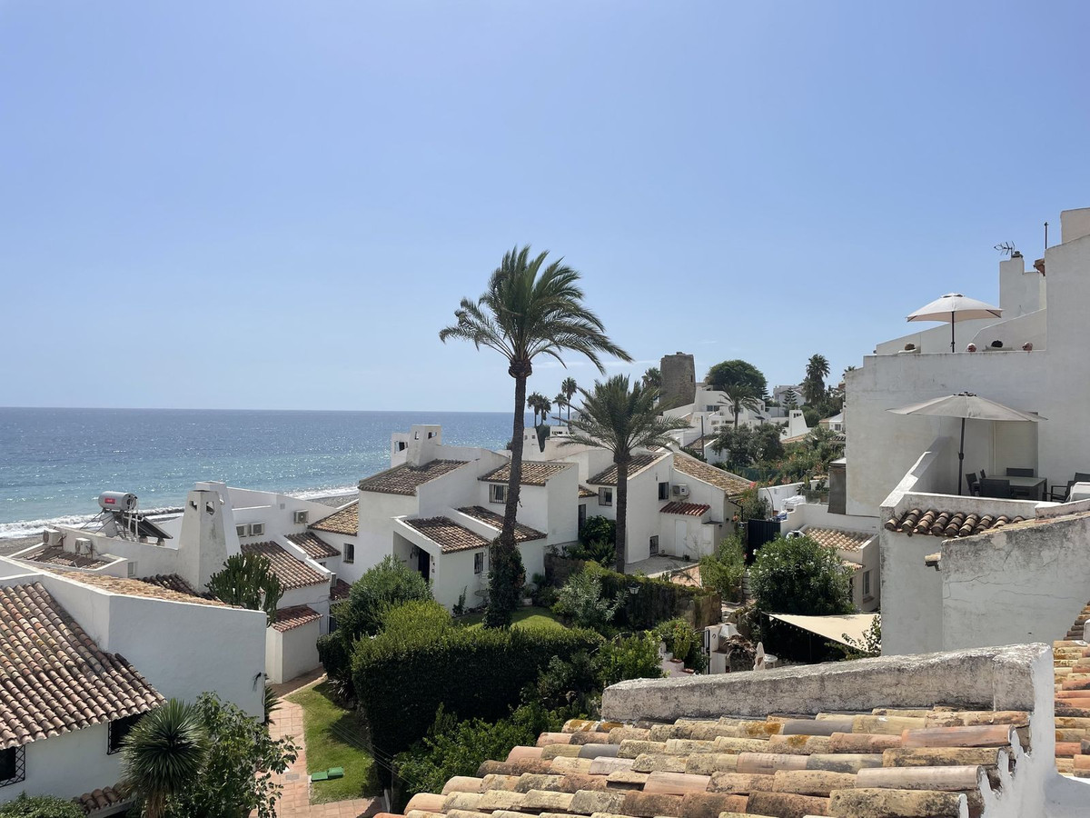 2 Bedroom Apartment for Sale in Estepona