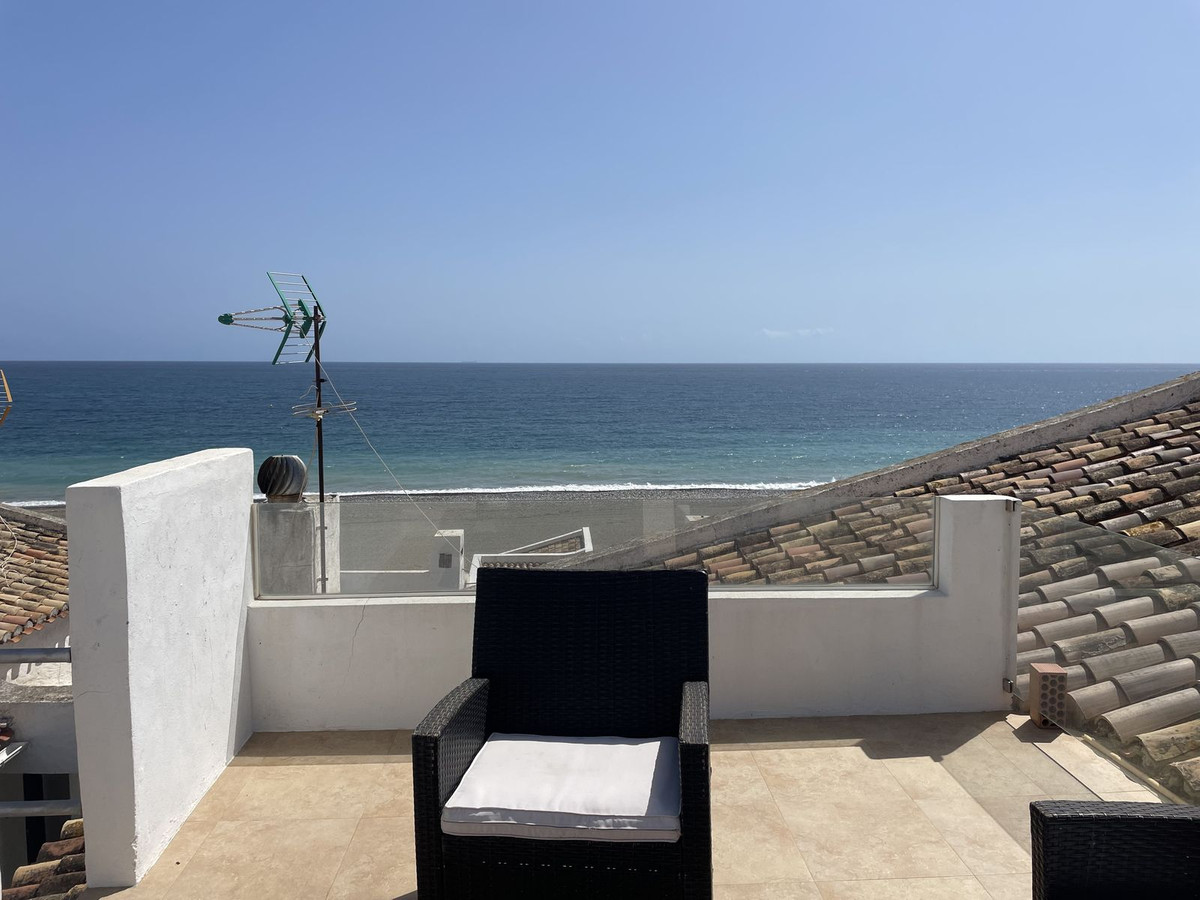 2 Bedroom Apartment for Sale in Estepona — 3