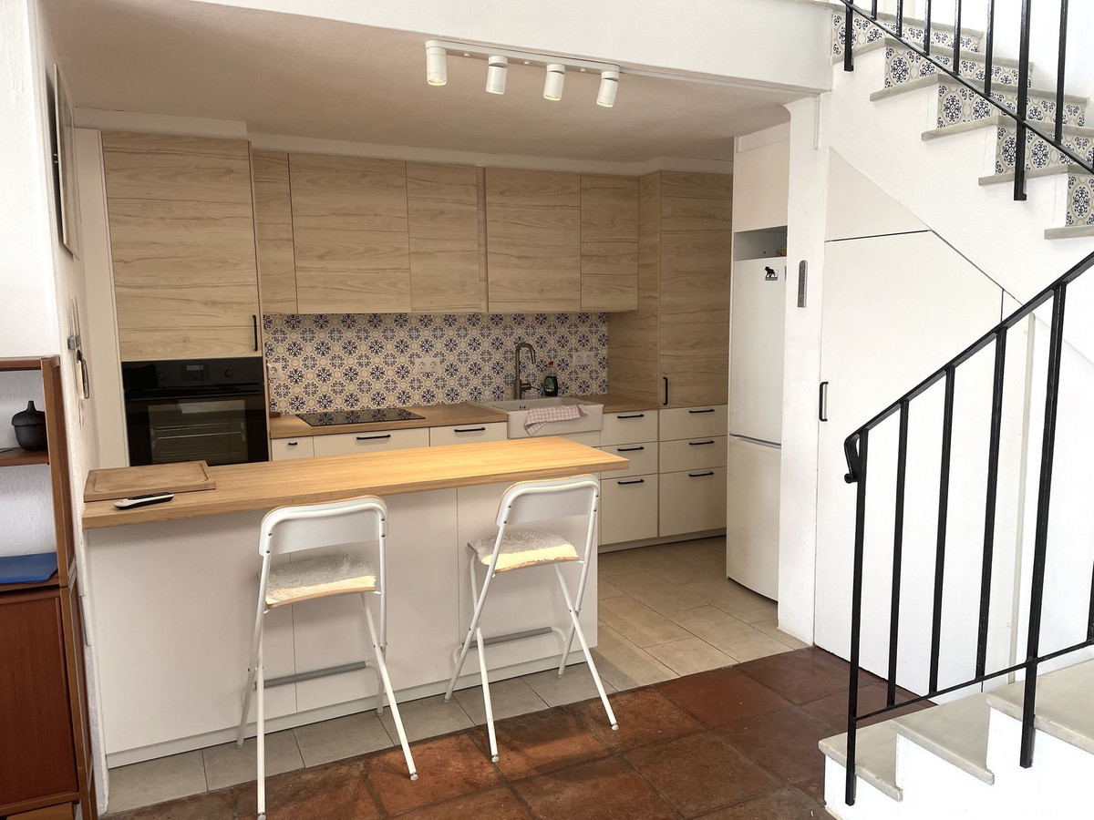 2 Bedroom Apartment for Sale in Estepona — view 10