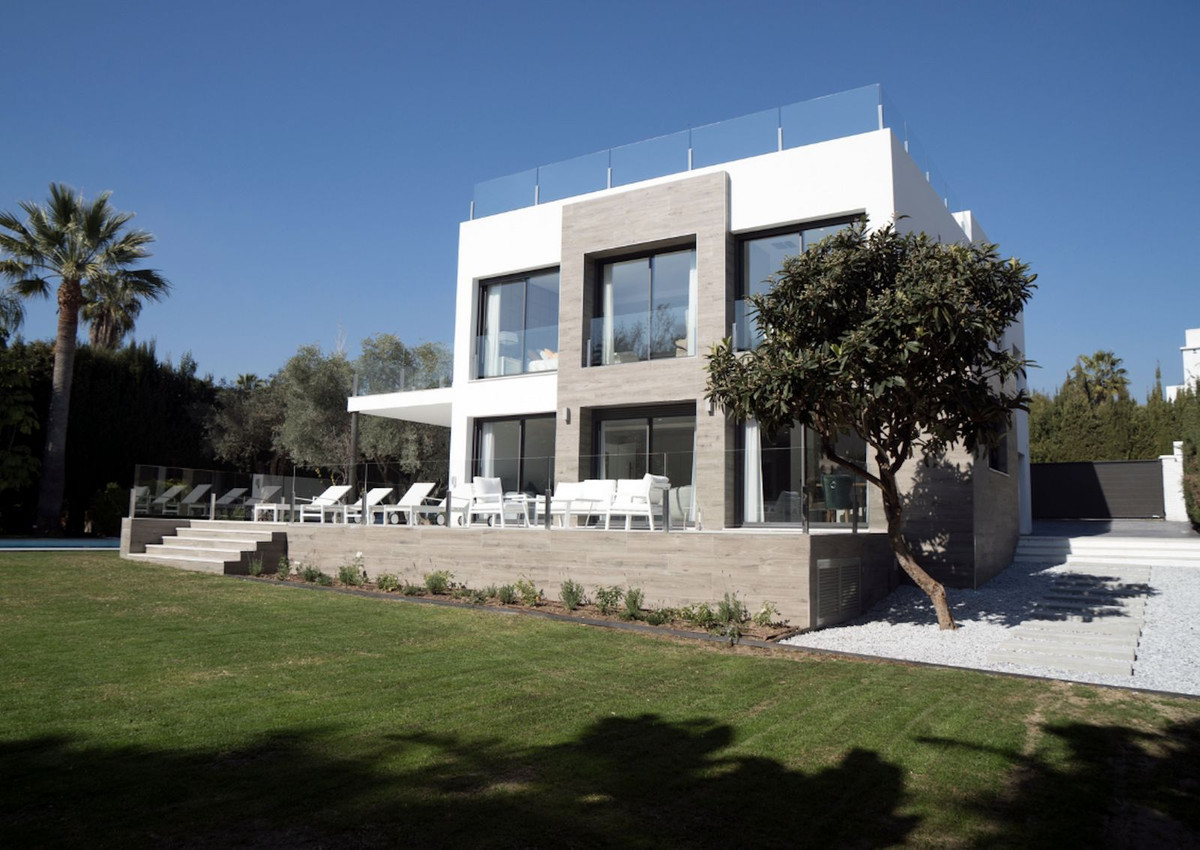 5 Bedroom Villa for Sale in Nueva Andalucía — 2