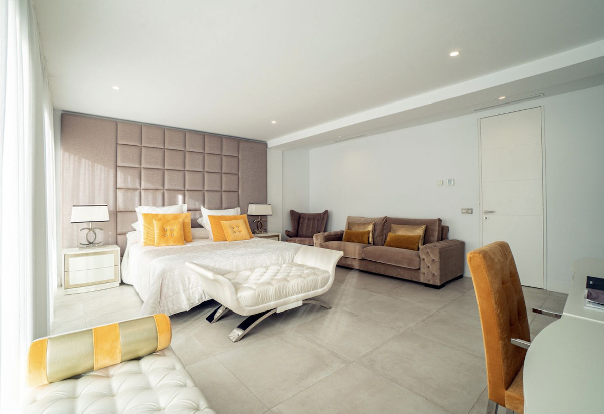 5 Bedroom Villa for Sale in Nueva Andalucía — 6