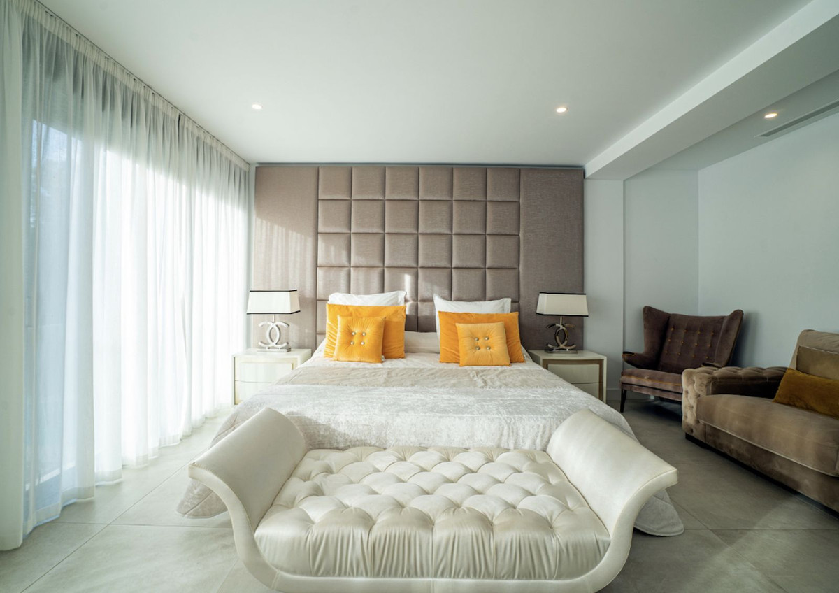 5 Bedroom Villa for Sale in Nueva Andalucía — 7