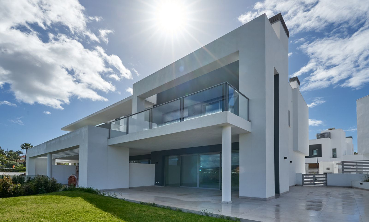 4 Bedroom Villa for Sale in San Pedro de Alcántara