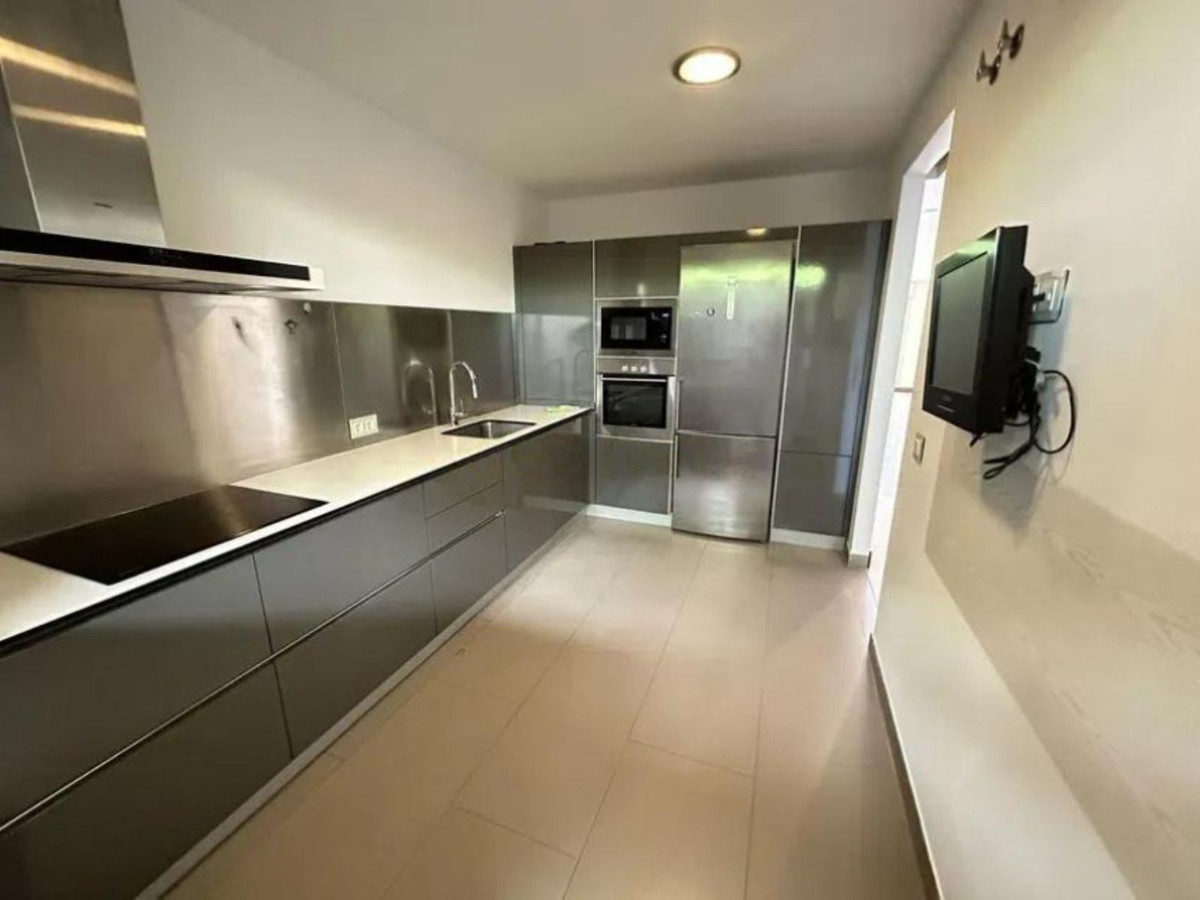 2 Bedroom Apartment for Sale in Marbella — view 10