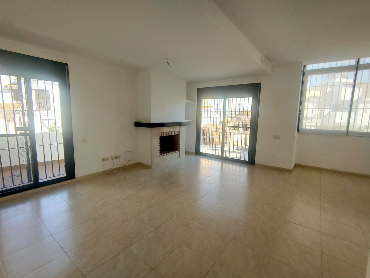 4 Bedroom Villa for Sale in Cancelada — 2