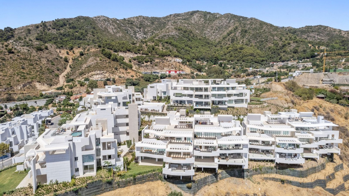 3 Bedroom Apartment for Sale in Marbella — 3