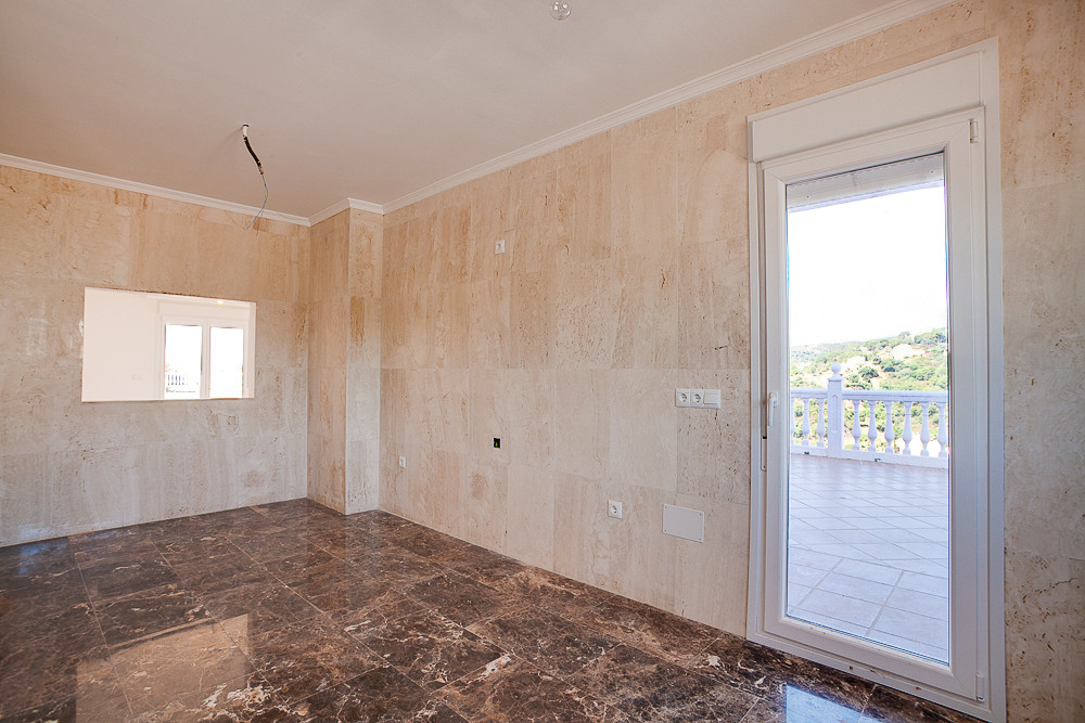 4 Bedroom Villa for Sale in Estepona — 5