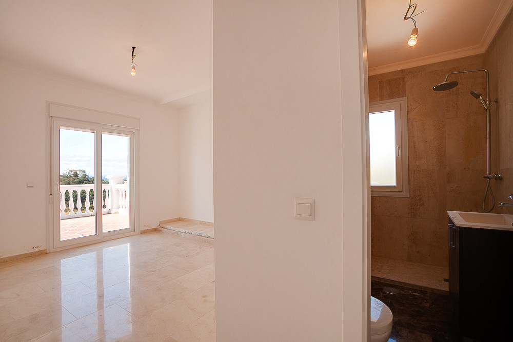 4 Bedroom Villa for Sale in Estepona — 6