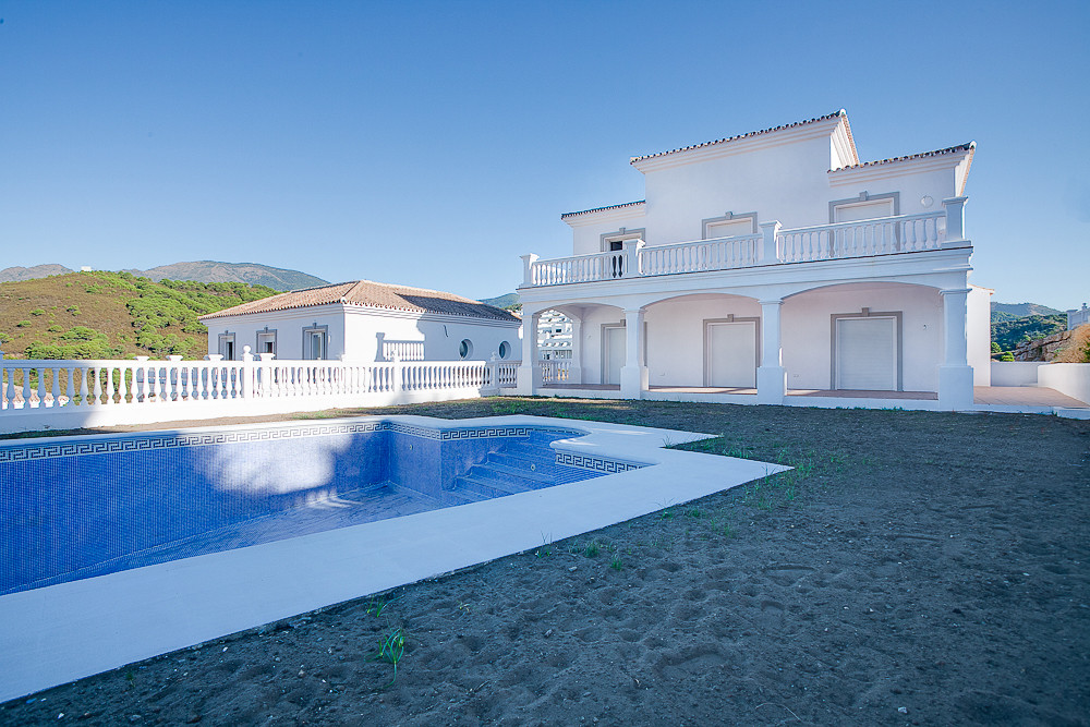 4 Bedroom Villa for Sale in Estepona — 6