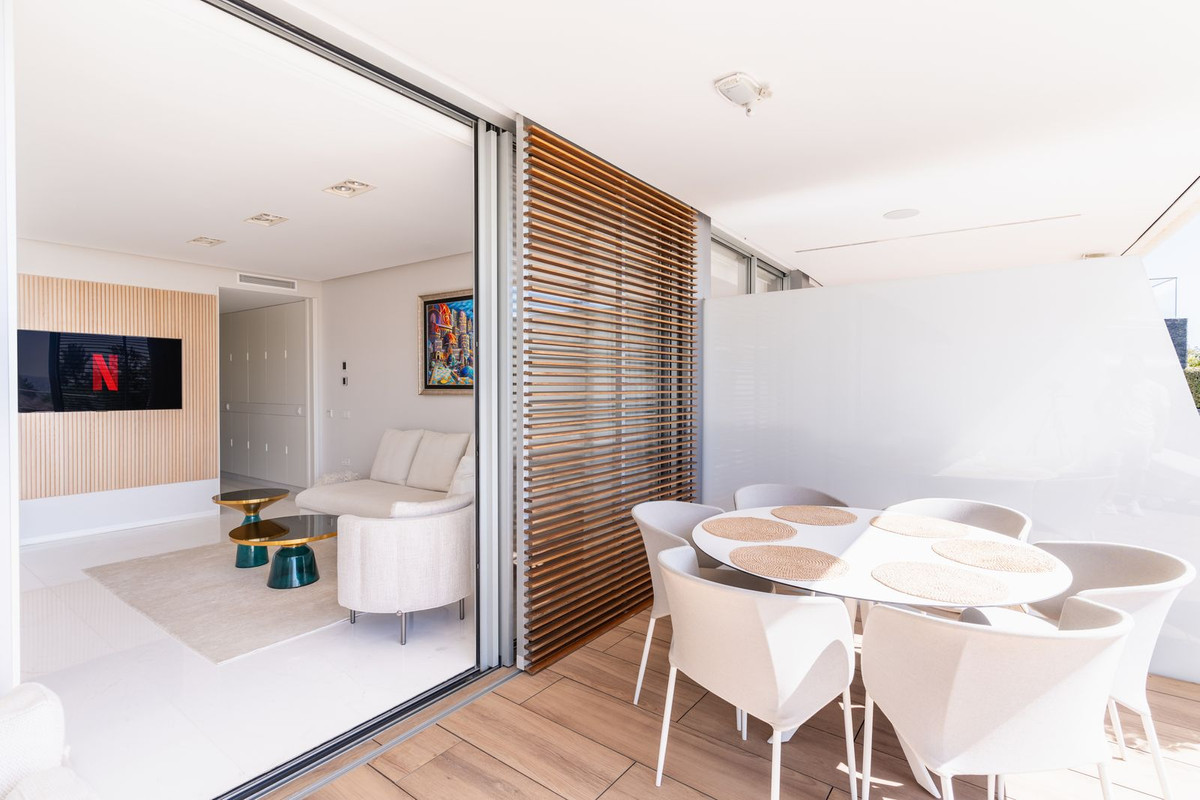 2 Bedroom Apartment for Sale in Estepona — view 10