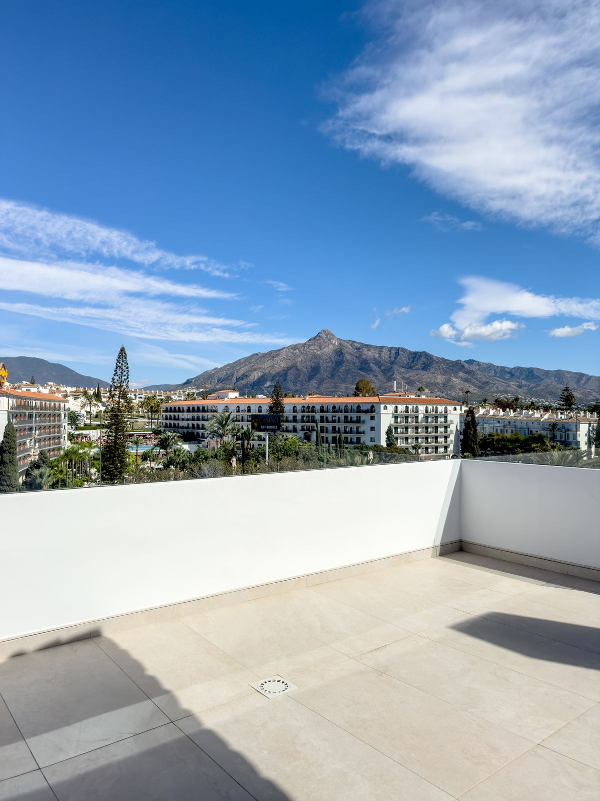 2 Bedroom Apartment for Sale in Puerto Banús — 2