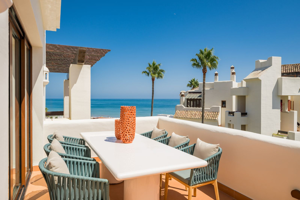 3 Bedroom Apartment for Sale in New Golden Mile