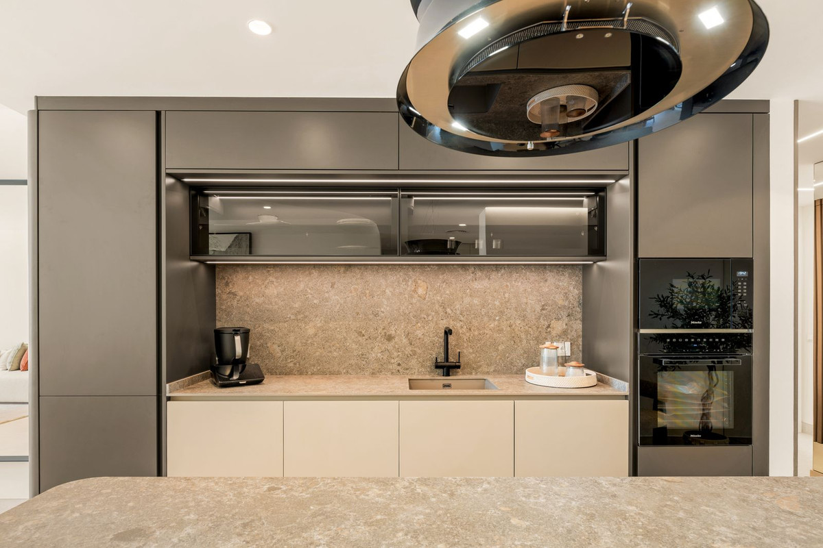 3 Bedroom Apartment for Sale in New Golden Mile — view 11