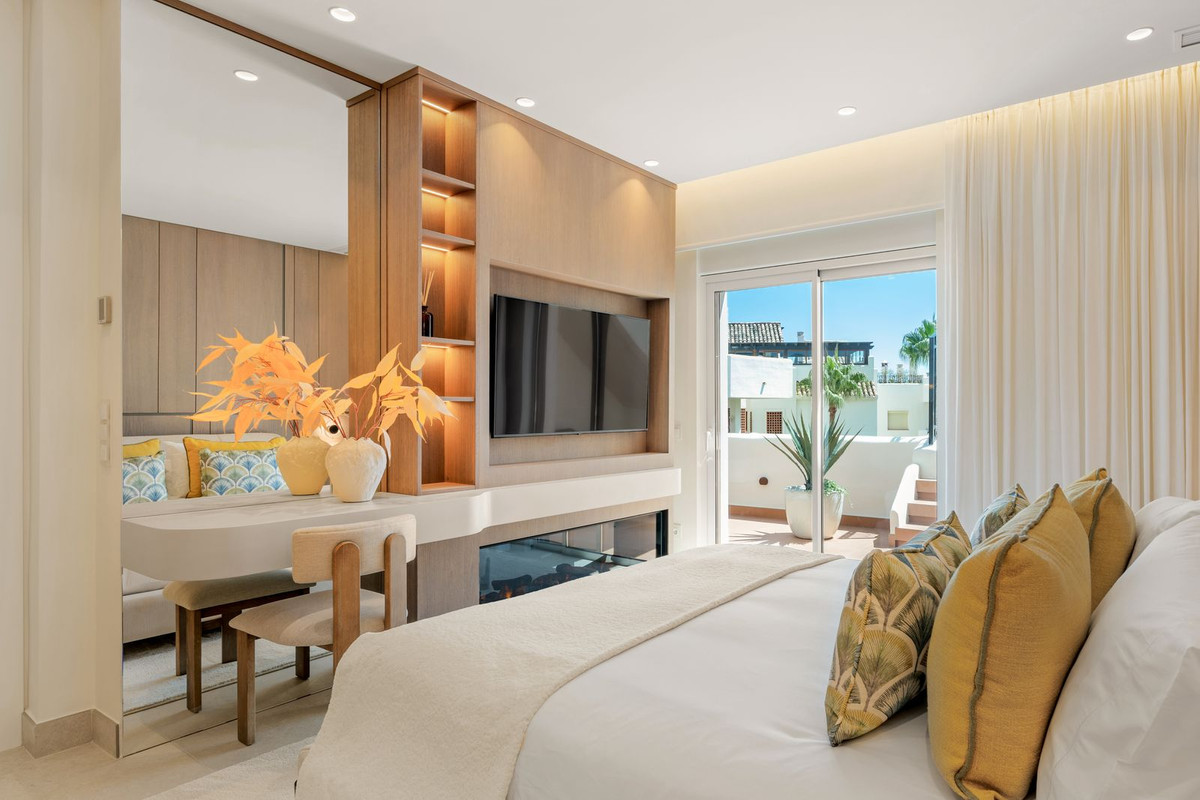 3 Bedroom Apartment for Sale in New Golden Mile — view 15