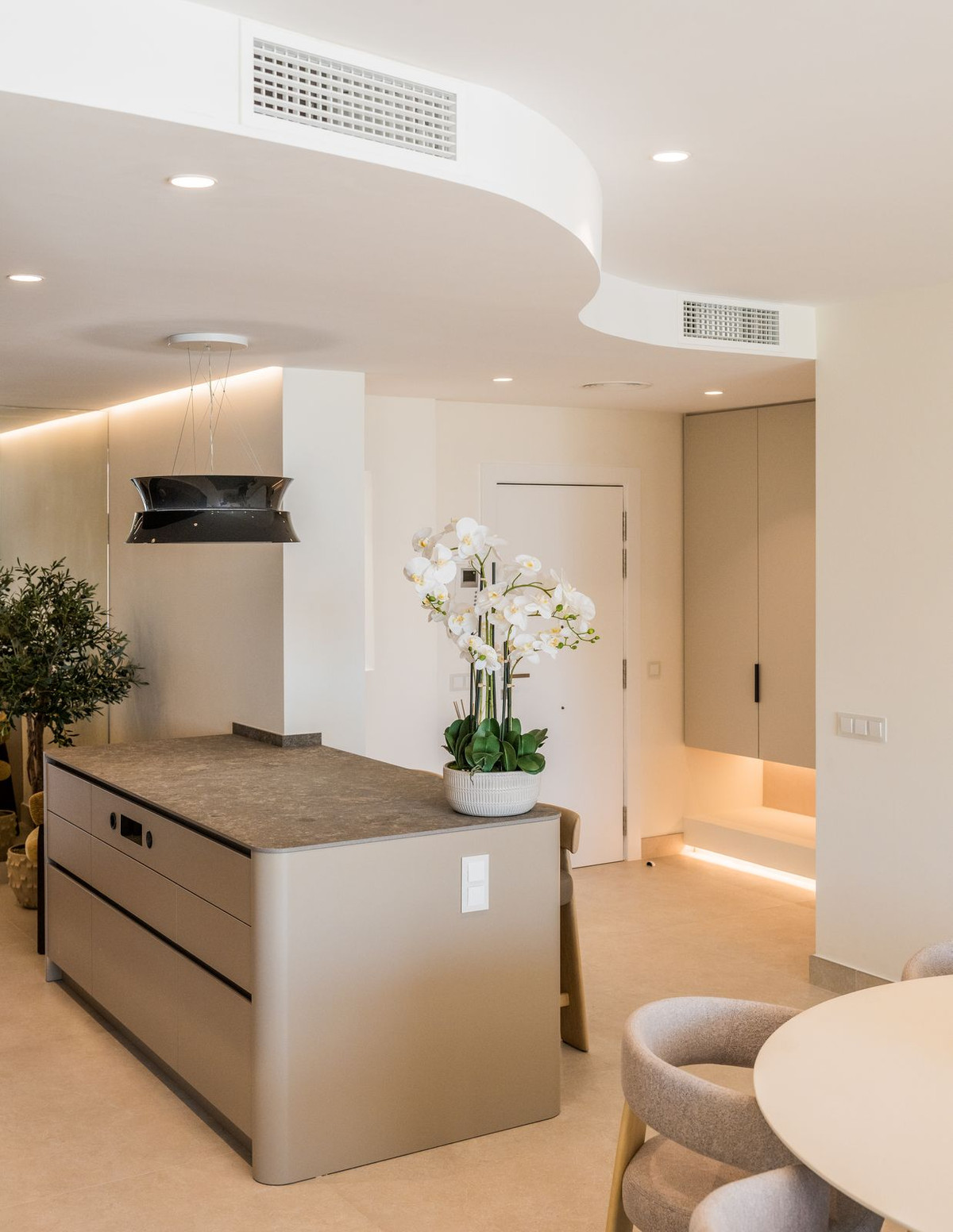 3 Bedroom Apartment for Sale in New Golden Mile — 9