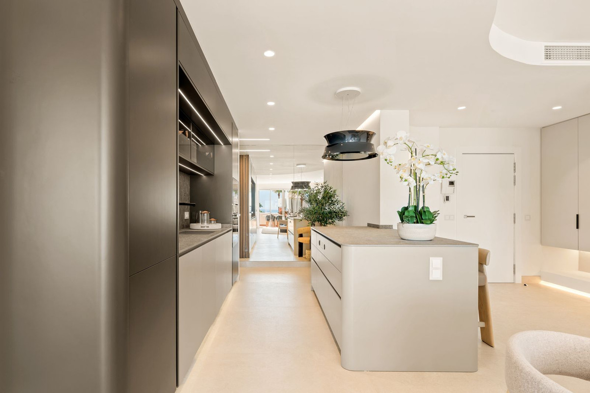 3 Bedroom Apartment for Sale in New Golden Mile — view 10
