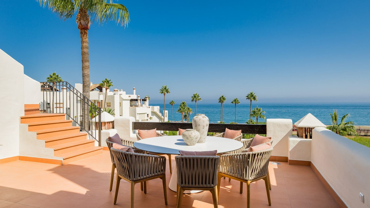 3 Bedroom Apartment for Sale in New Golden Mile