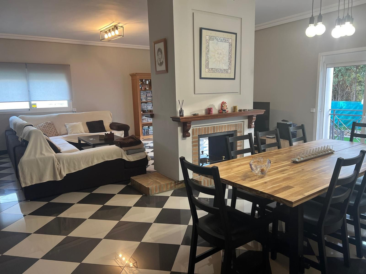 5 Bedroom Villa for Sale in Marbella — 5